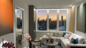 Deluxe Penthouse Two Bedrooms Suites Skyline CN Tower Lakeview DT Toronto